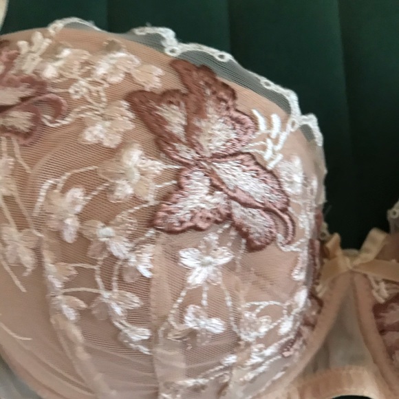 Christie’s Lingerie Set - Picture 4 of 13